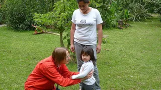 Ana Oxenford mit Araceli und ihrer Tochter.]