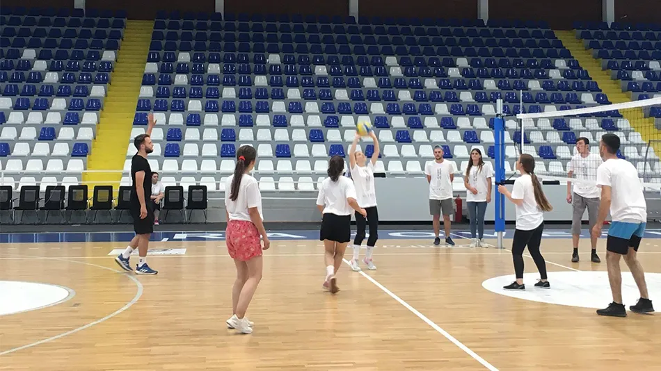 Bei einem Freiwilligendienst in Südost-Europa mit Schüler helfen Leben können Freiwillige ihr sportliches Talent einbringen.